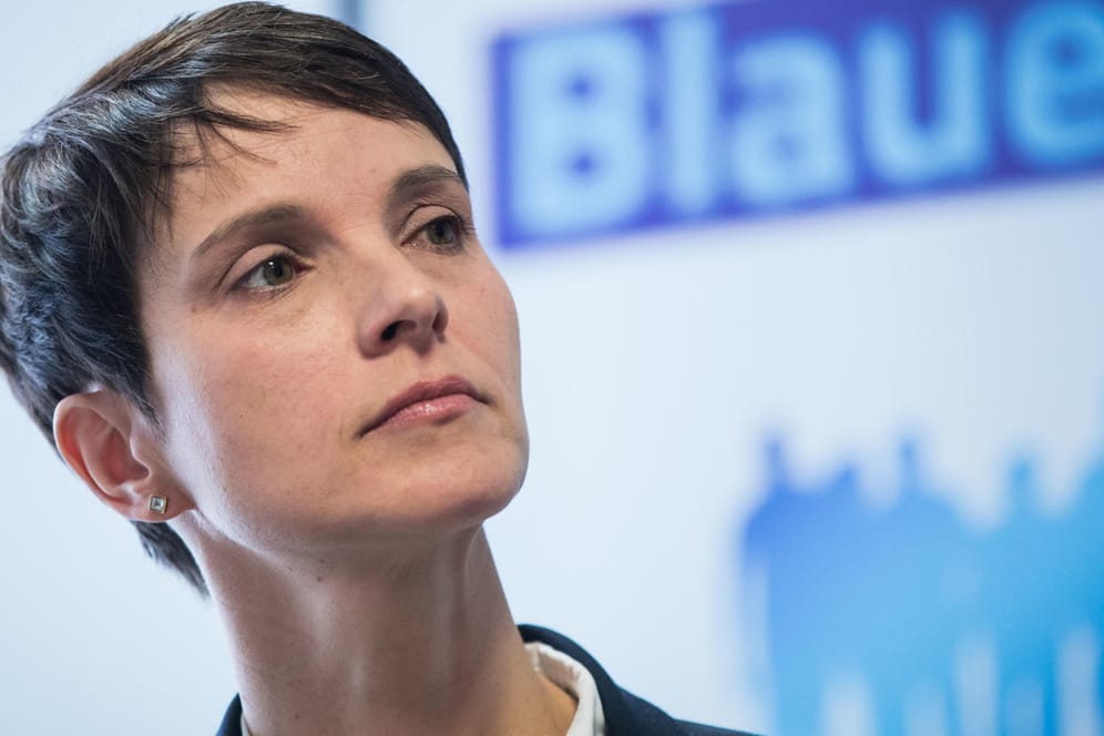 Darf Frauke Petrys neue Partei auch blau sein? Die AfD sieht das nicht gern.