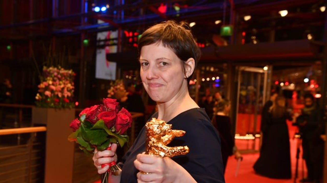 Eine große Überraschung: Die rumänische Regisseurin Adina Pintilie hat mit "Touch Me Not" den Goldenen Bären gewonnen.