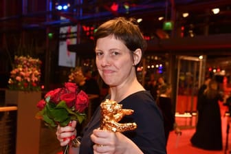 Eine große Überraschung: Die rumänische Regisseurin Adina Pintilie hat mit "Touch Me Not" den Goldenen Bären gewonnen.