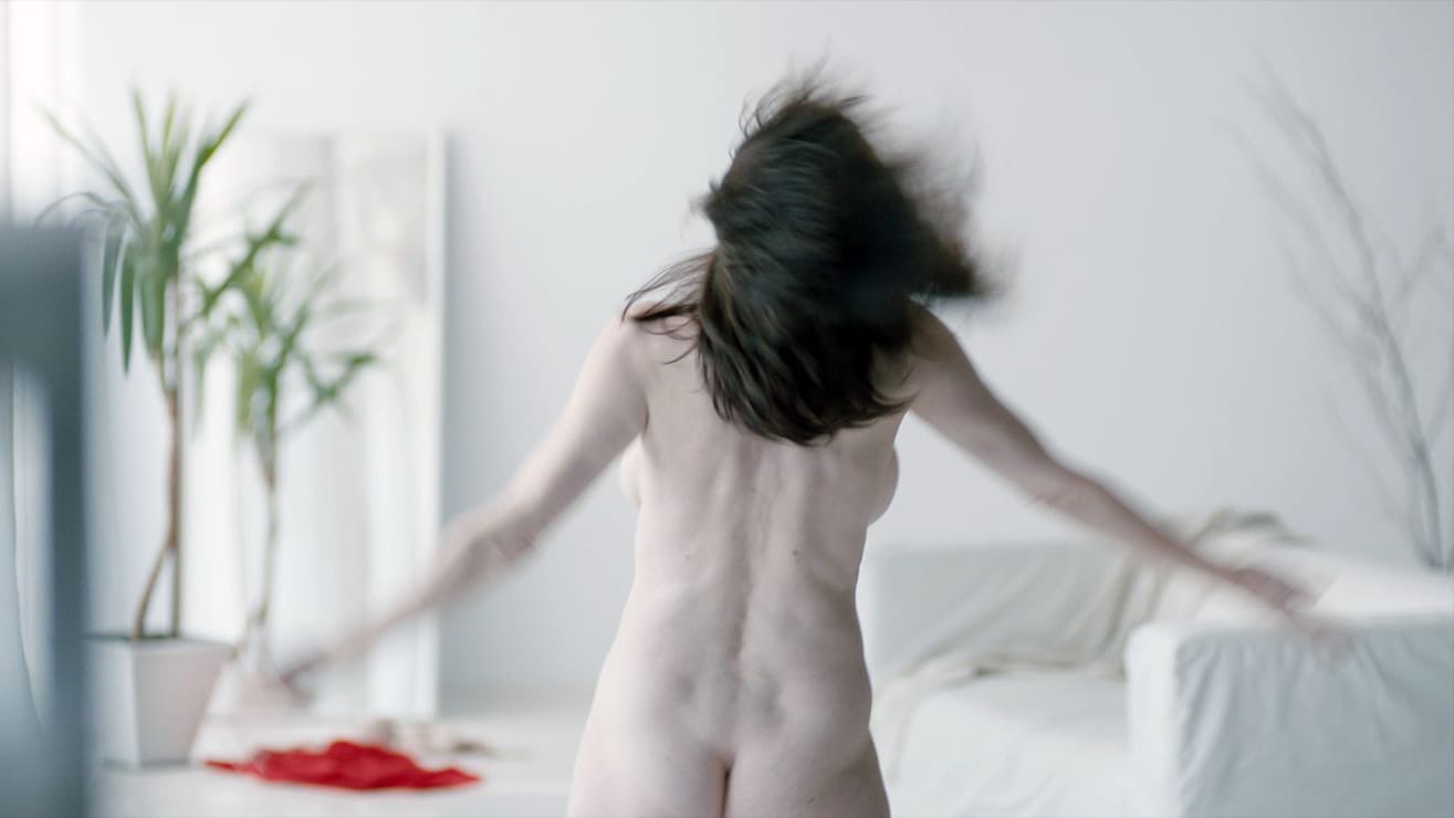 Laura Benson in einer Szene des Films "Touch Me Not": Bei der Berlinale sicherte sich der Streifen den Goldenen Bären.