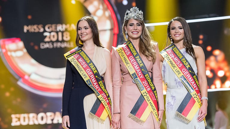 Die Drittplatzierte des "Miss Germany 2018" Wettbewerbs, Sarah Zahn (l-r), Miss Germany 2018, Anahita Rehbein und die Vize-Miss Germany 2018, Alena Krempl.