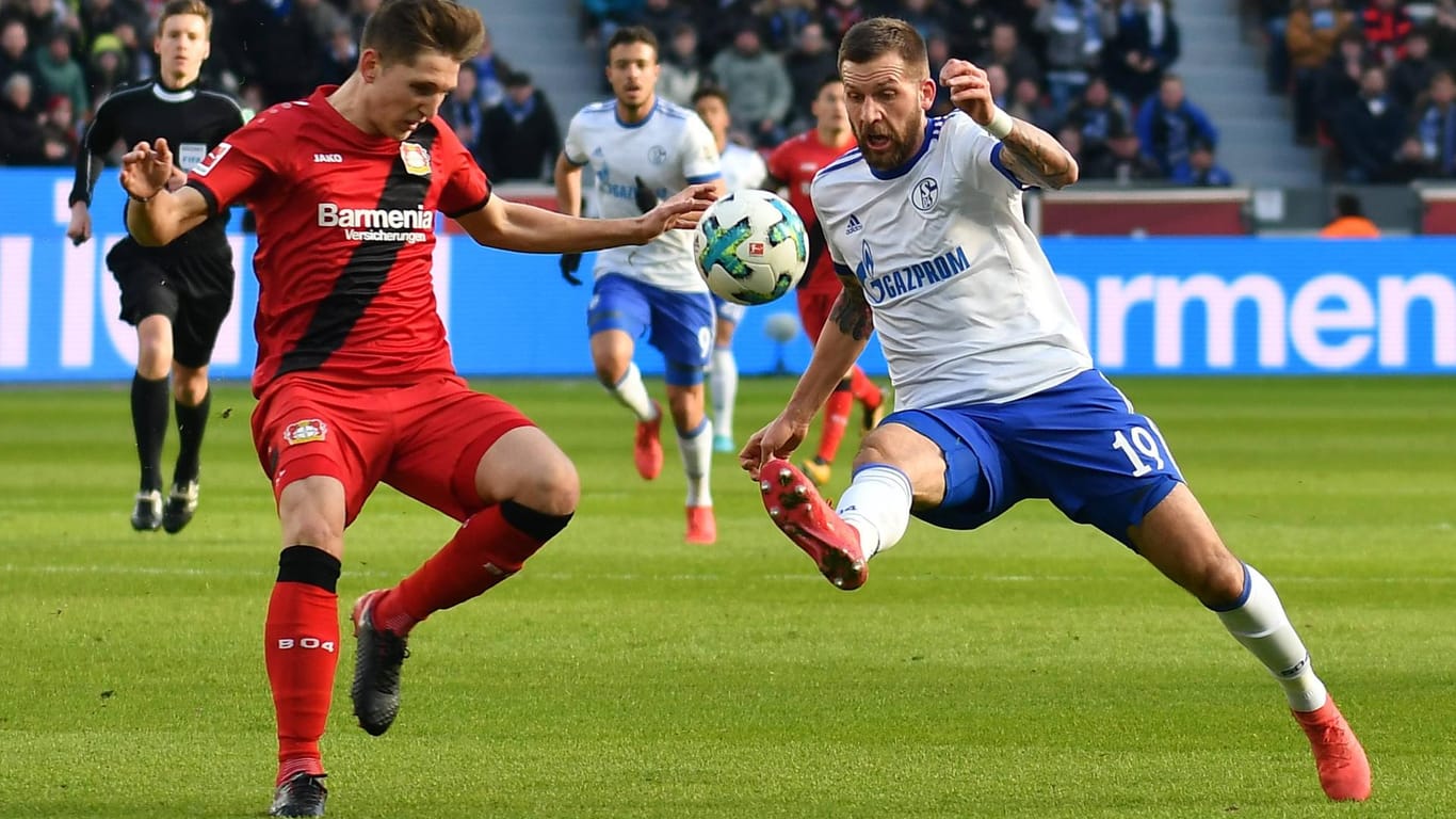 Ballsicher: Guido Burgstaller (r.) erzielte das erste Tor für Schalke.
