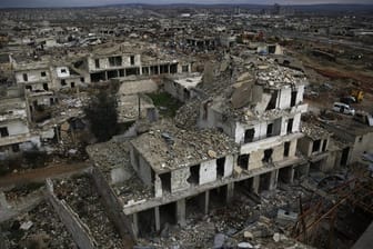 Blick über das zerstörte Viertel Ramouseh im Osten Aleppos.