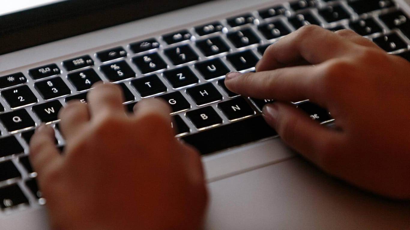 Macbook-Tastatur: Russische Hacker drangen in Olympia-Rechner ein.