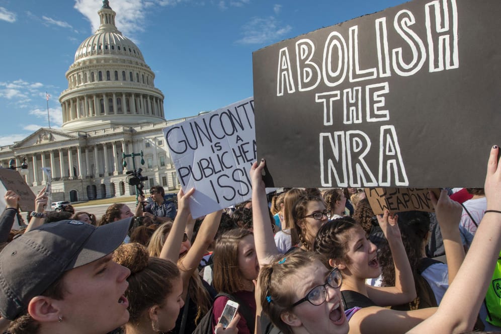 "Schafft die NRA ab": Schüler demonstrieren vor dem Kapitol in Washington für strengere Waffengesetze in den USA.