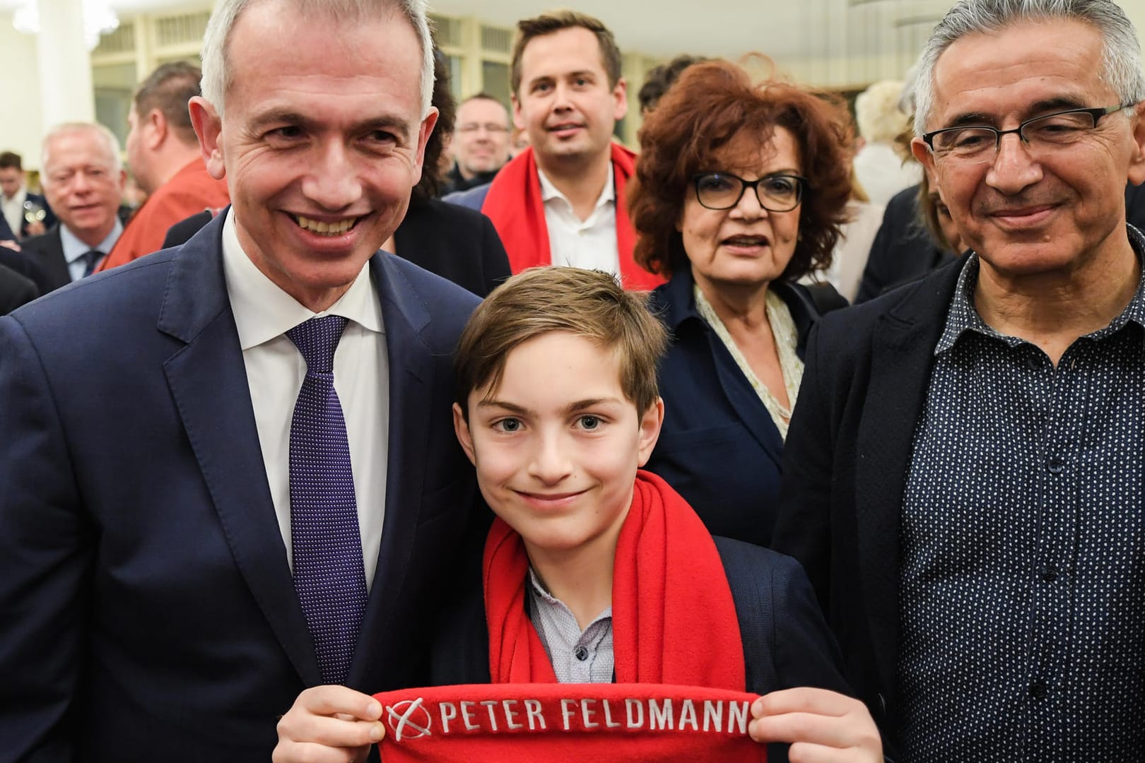 SPD-Kandidat Peter Feldmann: Der amtierende Frankfurter Oberbürgermeister freute sich schon über die Wahlbeteiligung – und wurde dann enttäuscht.