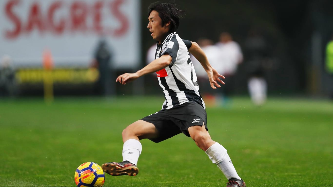 Shoya Nakajima absolvierte in dieser Saison 24 Pflichtspiele für Portimonense und erzielte dabei neun Treffer. Hier führt er den Ball im Spiel gegen Braga.