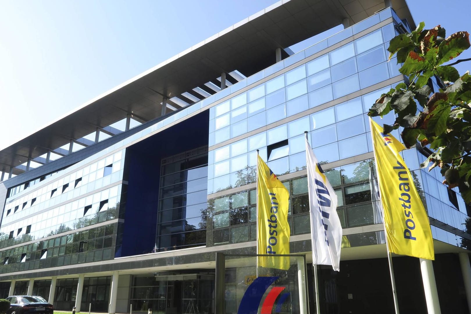 Technische Probleme: Die Zentrale der Postbank. Technische Probleme: Die Zentrale der Postbank.
