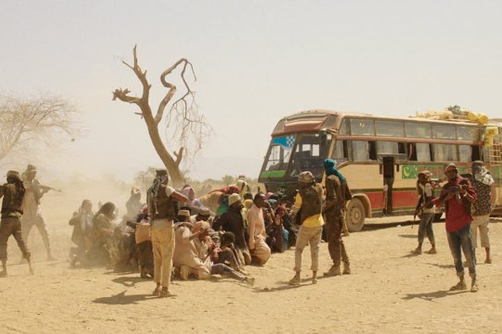 Die Terrorgruppe Al-Shabaab hat einen Bus angegriffen.