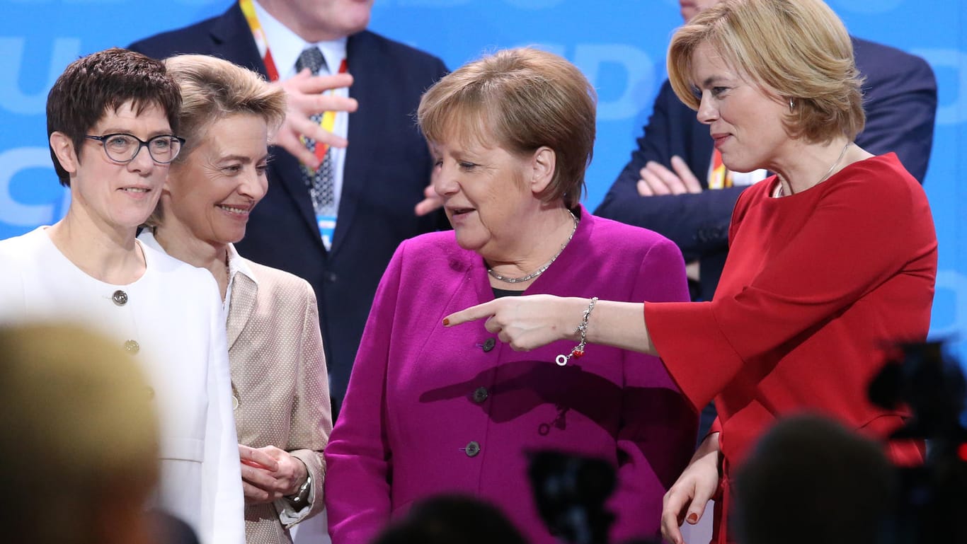 Bundeskanzlerin Angela Merkel und Annegret Kramp-Karrenbauer in Berlin: In der CDU hat der Erneuerungsprozess begonnen.