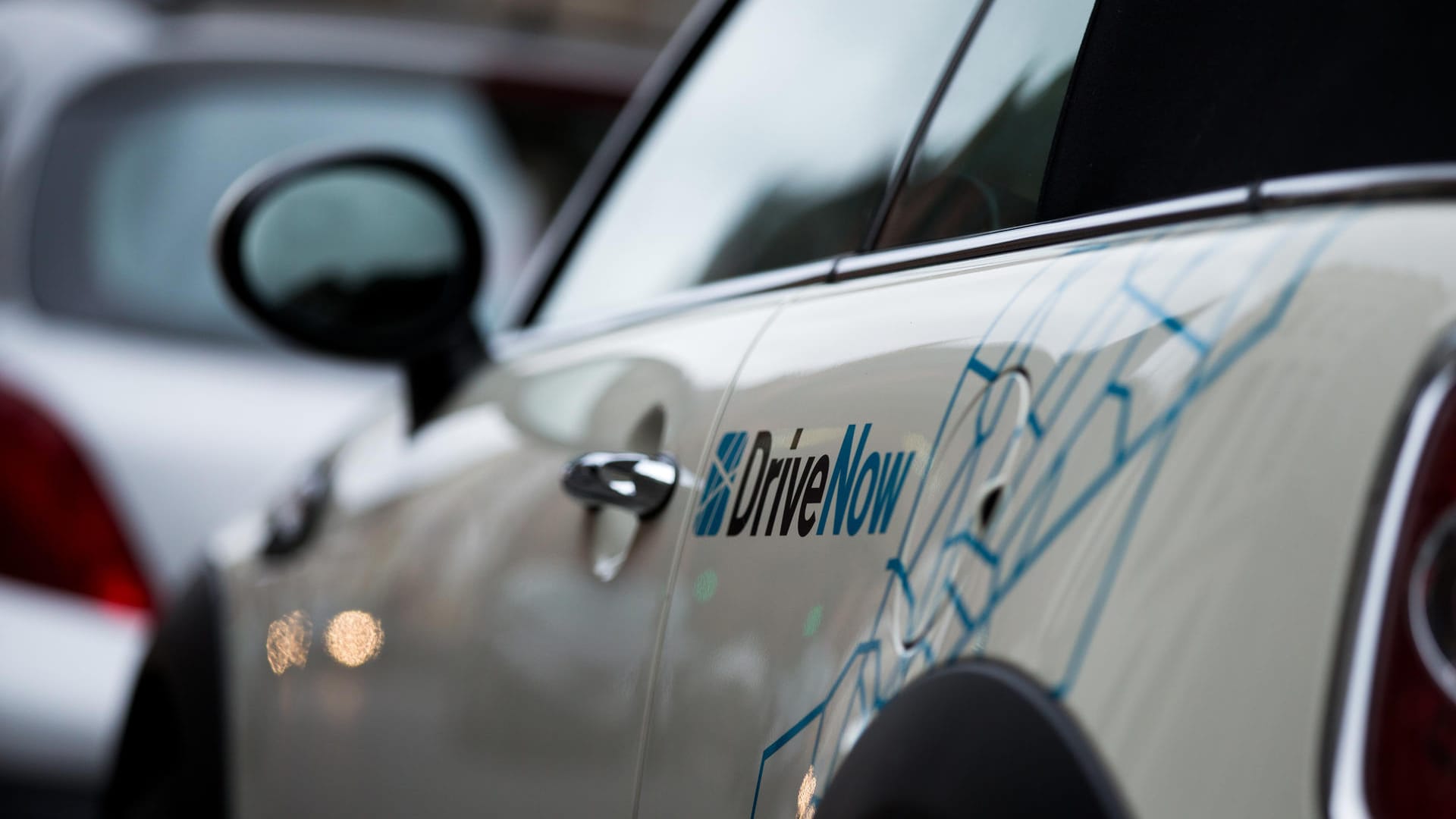Beitrag zur Verkehrswende: Die Zahl der Carsharing-Nutzer in Deutschland steigt stetig an und durchbricht zum Jahresbeginn die 2,1 Millionen. Beitrag zur Verkehrswende: Die Zahl der Carsharing-Nutzer in Deutschland steigt stetig an und durchbricht zum Jahresbeginn die 2,1 Millionen.