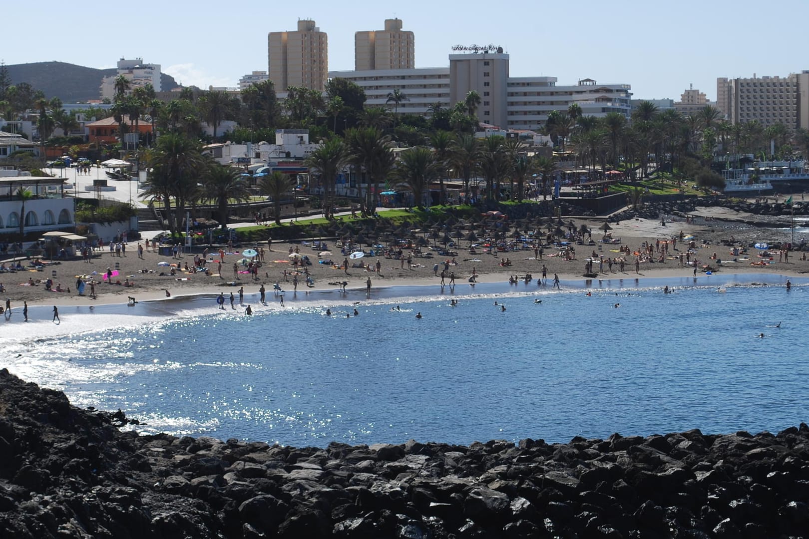 Die kanarische Insel Teneriffa: Hier wütete in den letzten Tagen ein schwerer Sturm. Acht deutsche Urlauber mussten in einer Höhle übernachten.