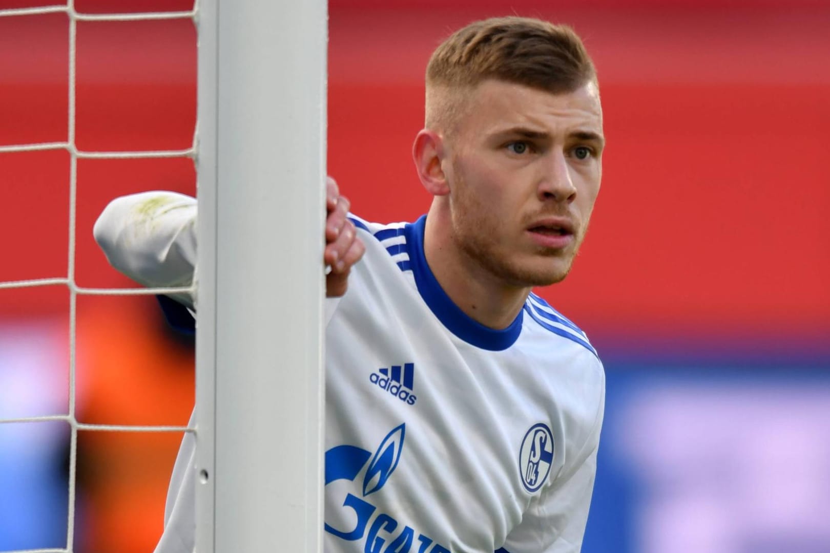 Max Meyer: Der Mittelfeldspieler pokert mit dem FC Schalke 04 weiter um seine Zukunft.
