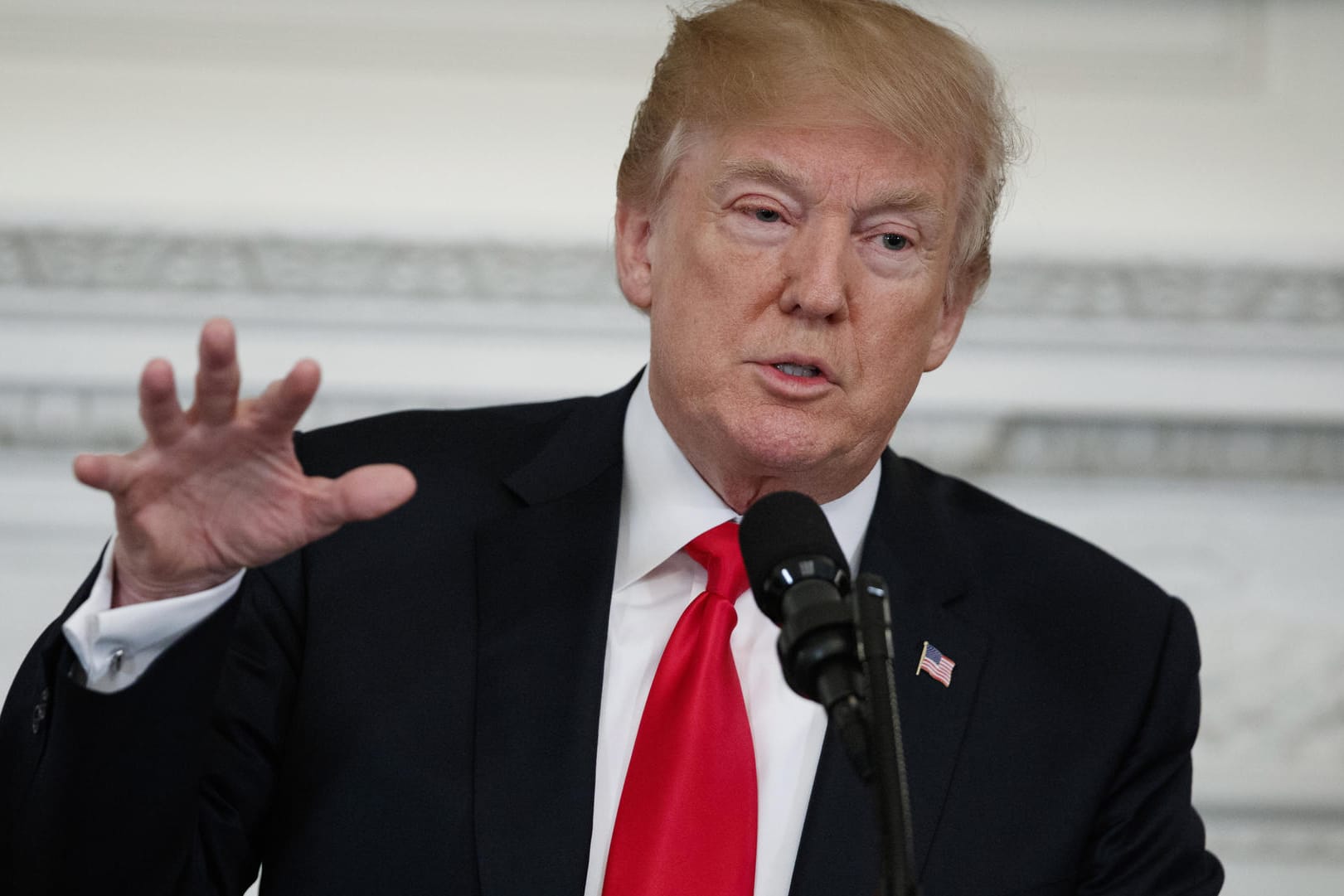 US-Präsident Trump am Montag vor Gouverneuren: Politiker sollten keine Angst vor der Waffenlobby haben und "sie eben ab und an bekämpfen".