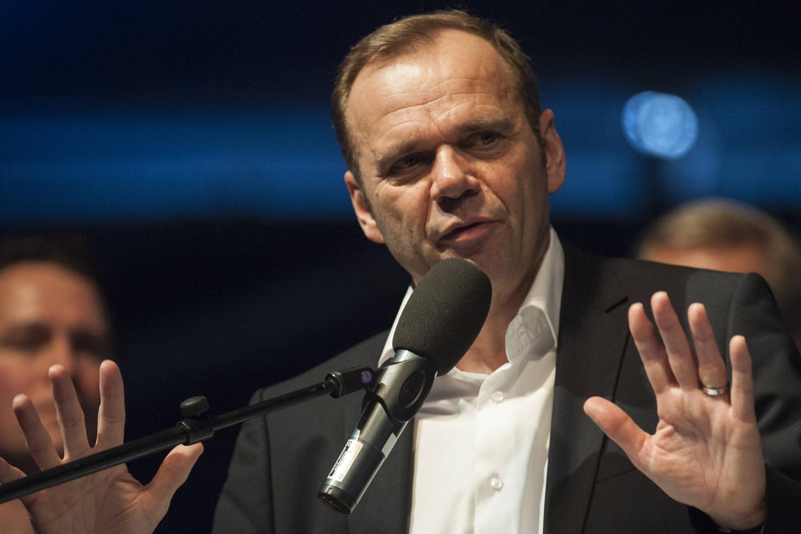 HSV-Präsident Bernd Hoffmann: Ein Klub-Mitglied will seine Wahl ungültig erklären lassen.