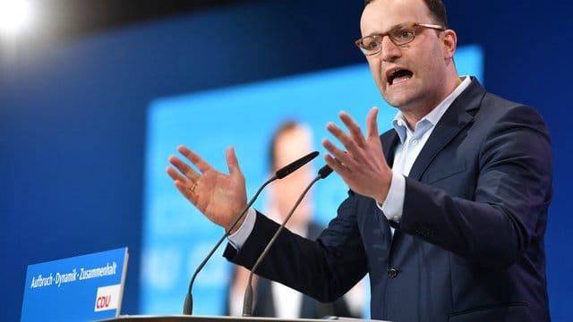 Der designierte Gesundheitsminister Jens Spahn will die Kluft bei der Behandlung von privat und gesetzlich Versicherten verkleinern. Der designierte Gesundheitsminister Jens Spahn will die Kluft bei der Behandlung von privat und gesetzlich Versicherten verkleinern.