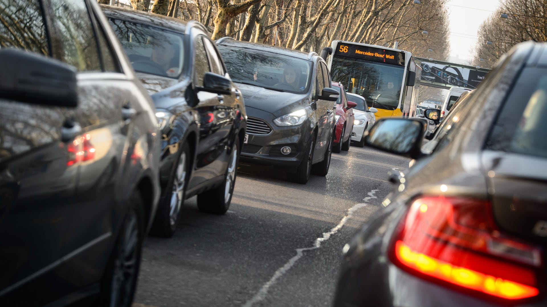 Stau in Stuttgart: Die baden-württembergische Hauptstadt könnte als eine der ersten Metropolen Fahrverbote für Diesel-Pkw verhängen.