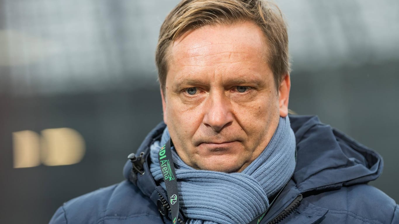 Horst Heldt: Der Hannover-Sportdirektor beschäftigt sich seit geraumer Zeit mit den Fan-Protesten bei den Niedersachsen.