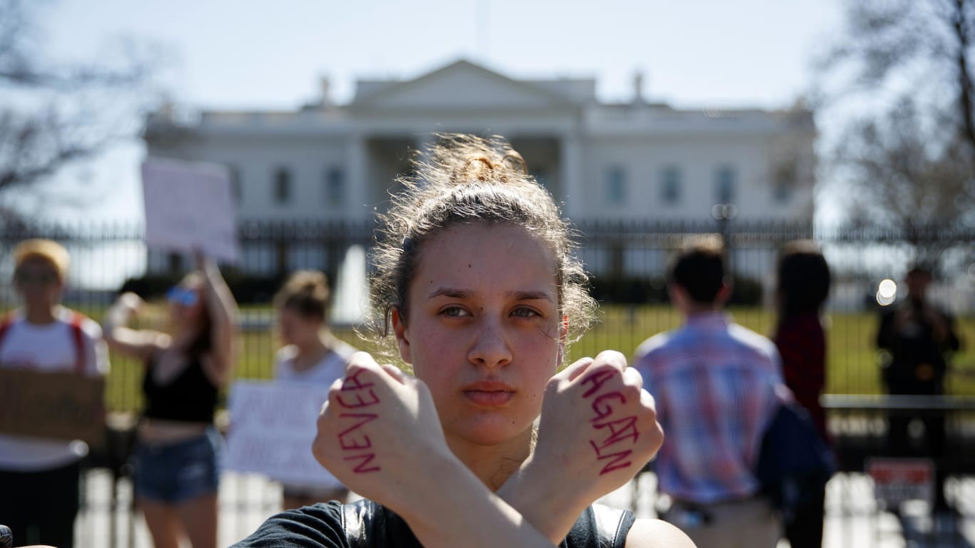 Protest vor dem Weißen Haus: Die #neveragain-Bewegung organisiert sich landesweit