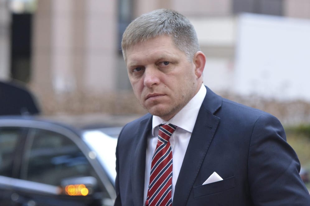Der slowakische Premier Robert Fico: Warum stellte er eine 27-Jährige ohne politische Erfahrung aber mit Mafia-Verbindungen ein?