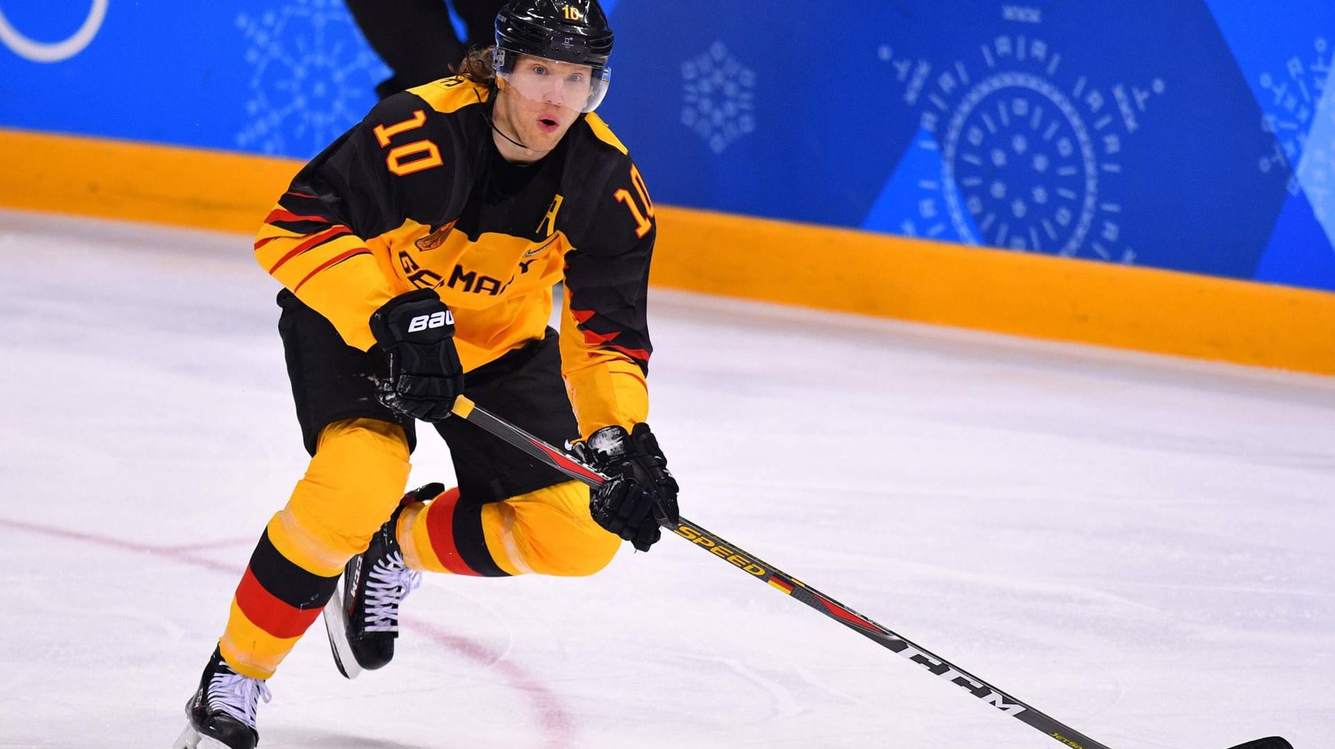 Christian Ehrhoff im Olympia-Finale gegen Russland: Er führte das deutsche Team zur Silbermedaille.