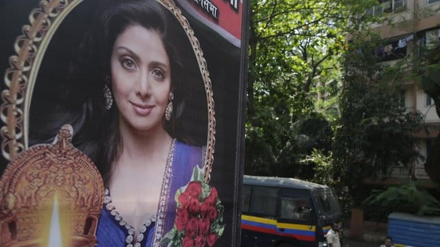 Nach ihrem plötzlichen Tod in Dubai wird die Bollywood-Legende Sridevi Kapoor zurück nach Indien gebracht.