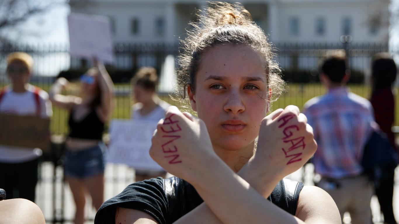 Protest vor dem Weißen Haus: Die #neveragain-Bewegung organisiert sich landesweit