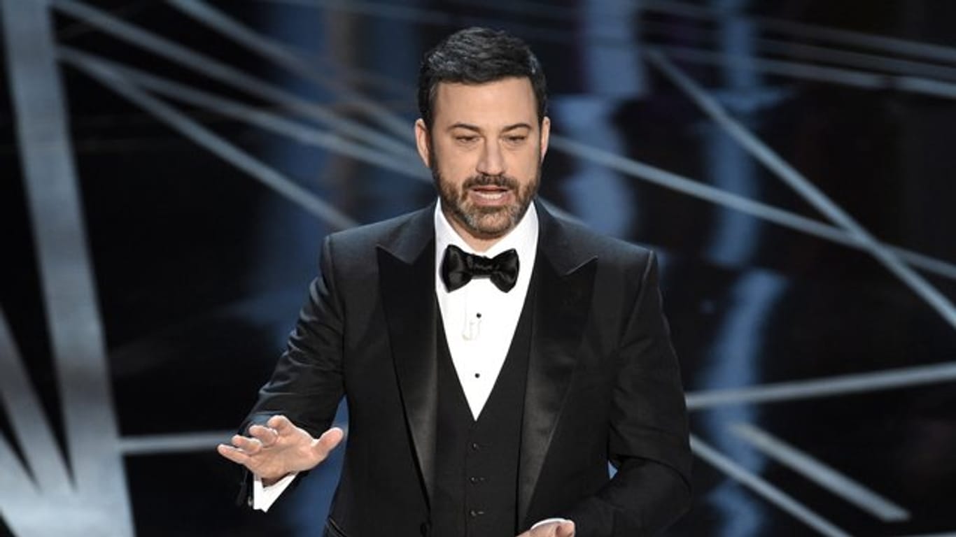 Der US-Talkmaster Jimmy Kimmel zeigt sich gerührt.