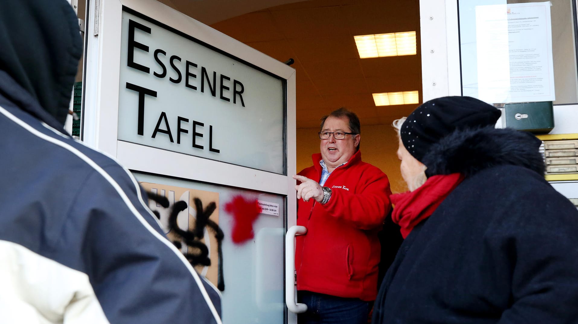 Tafel-Vorsitzender Jörg Sartor: Ausländer sind bei der Vergabe der Berechtigungsausweise vorerst weggeschickt worden.