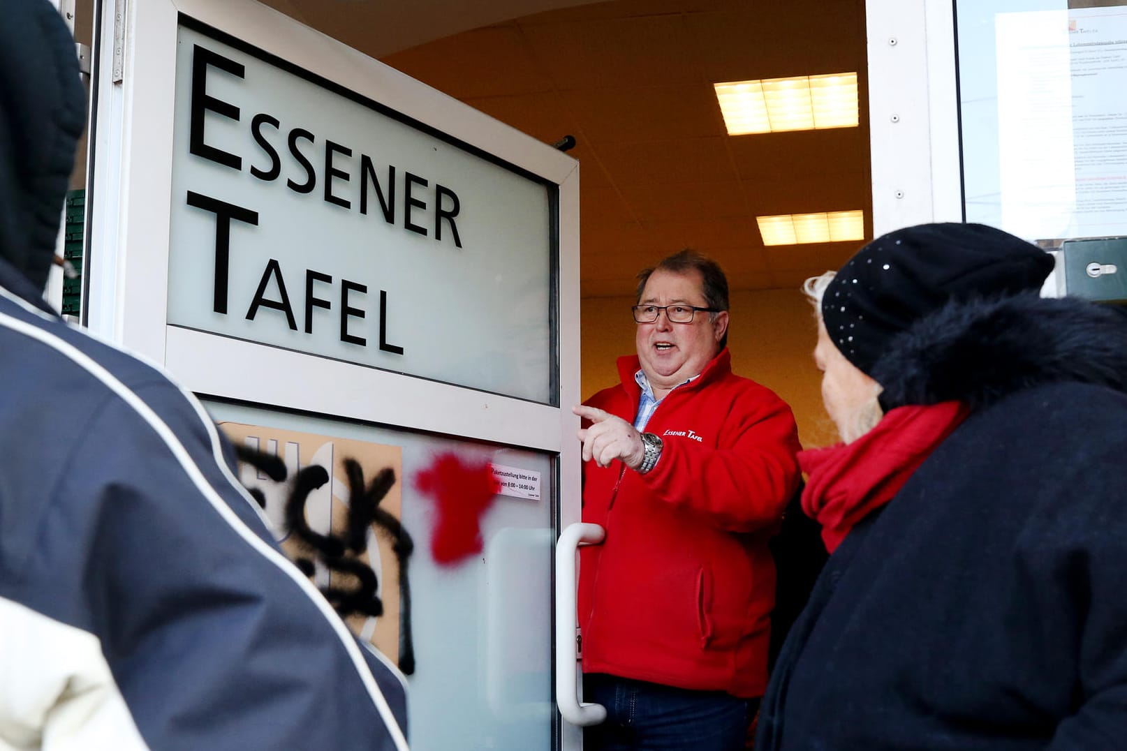 Tafel-Vorsitzender Jörg Sartor: Ausländer sind bei der Vergabe der Berechtigungsausweise vorerst weggeschickt worden.