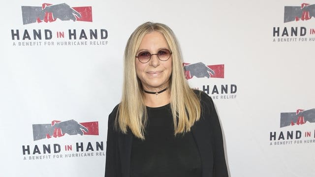 Barbra Streisand ist Hundefreundin.