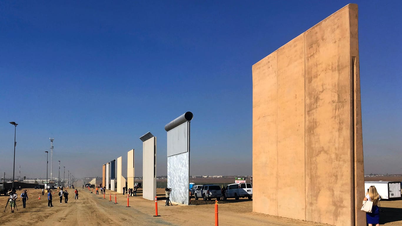 Prototypen der Mauer zu Mexiko: Richter gibt Trump in Streit um Grenzmauer zu Mexiko Recht.
