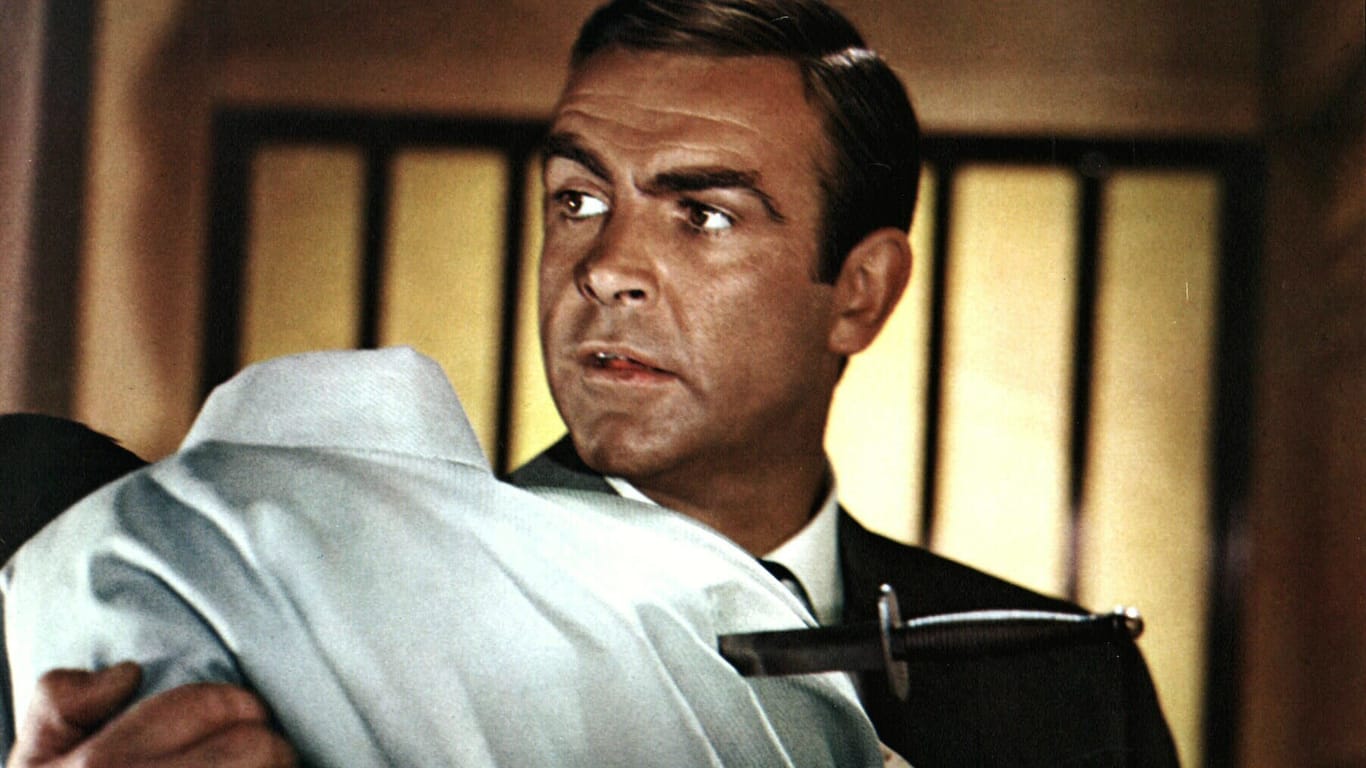 Lewis Gilbert führte bei insgesamt drei Bond-Filmen die Regie: 1967 bei "Man lebt nur zweimal" mit Sean Connery.