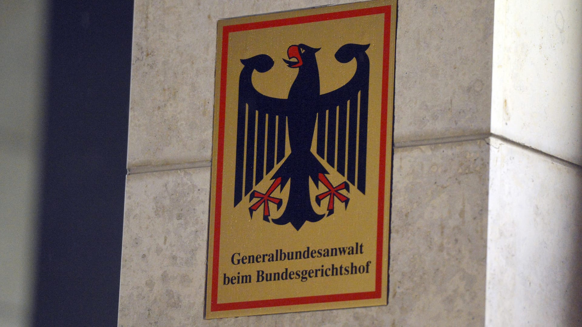 Schild weist auf das Gebäude der Bundesanwaltschaft hin: Syrer wegen Terrorverdachts in Baden-Württemberg festgenommen: Schild weist auf das Gebäude der Bundesanwaltschaft hin: Syrer wegen Terrorverdachts in Baden-Württemberg festgenommen: