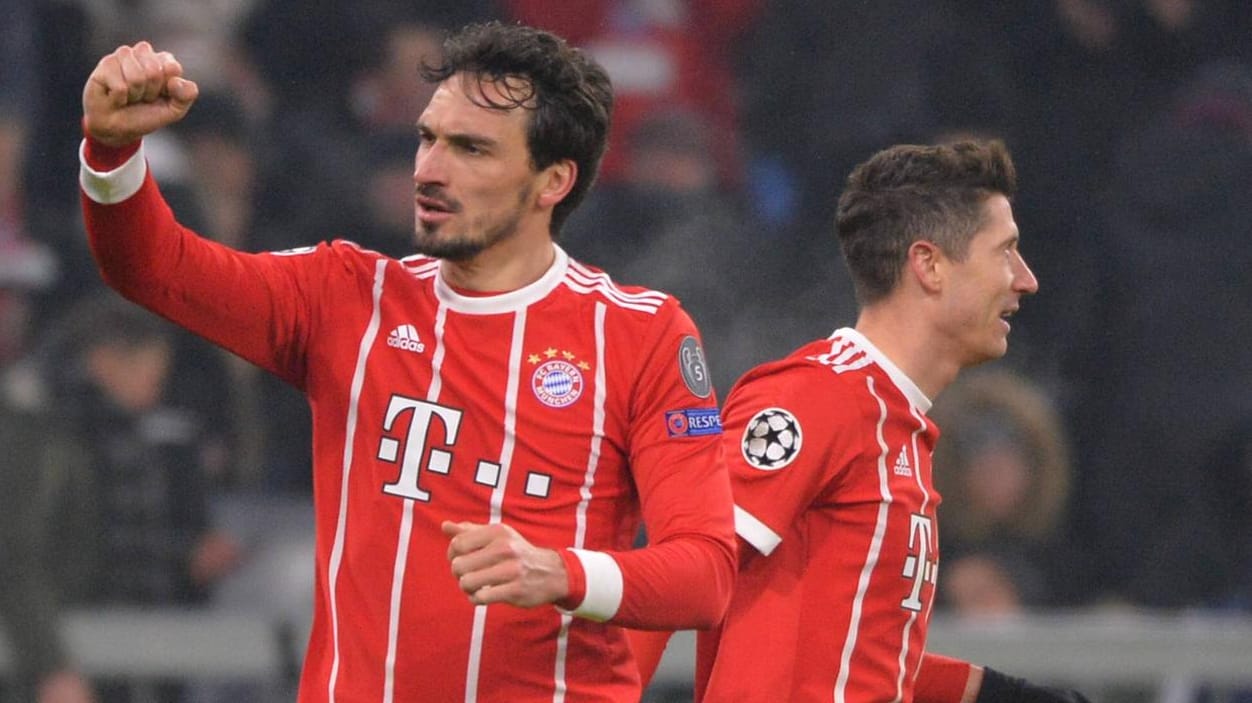 Mats Hummels (l.) und Robert Lewandowski: Die Bayern-Stars gerieten im Training aneinander.