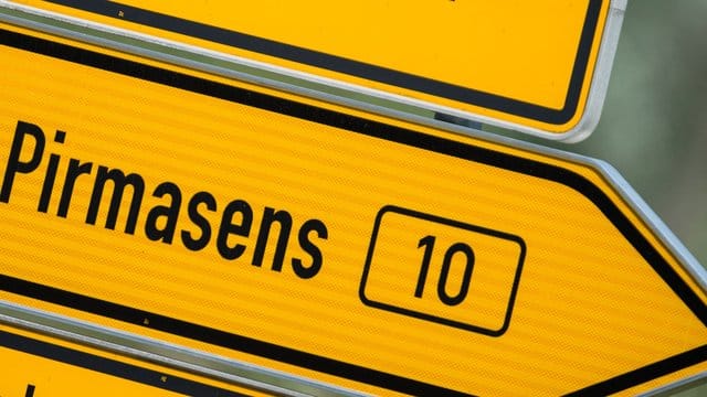 Die Stadt Pirmasens will keinen weiteren Zuzug von Flüchtlingen ohne Arbeit. Die Stadt Pirmasens will keinen weiteren Zuzug von Flüchtlingen ohne Arbeit.