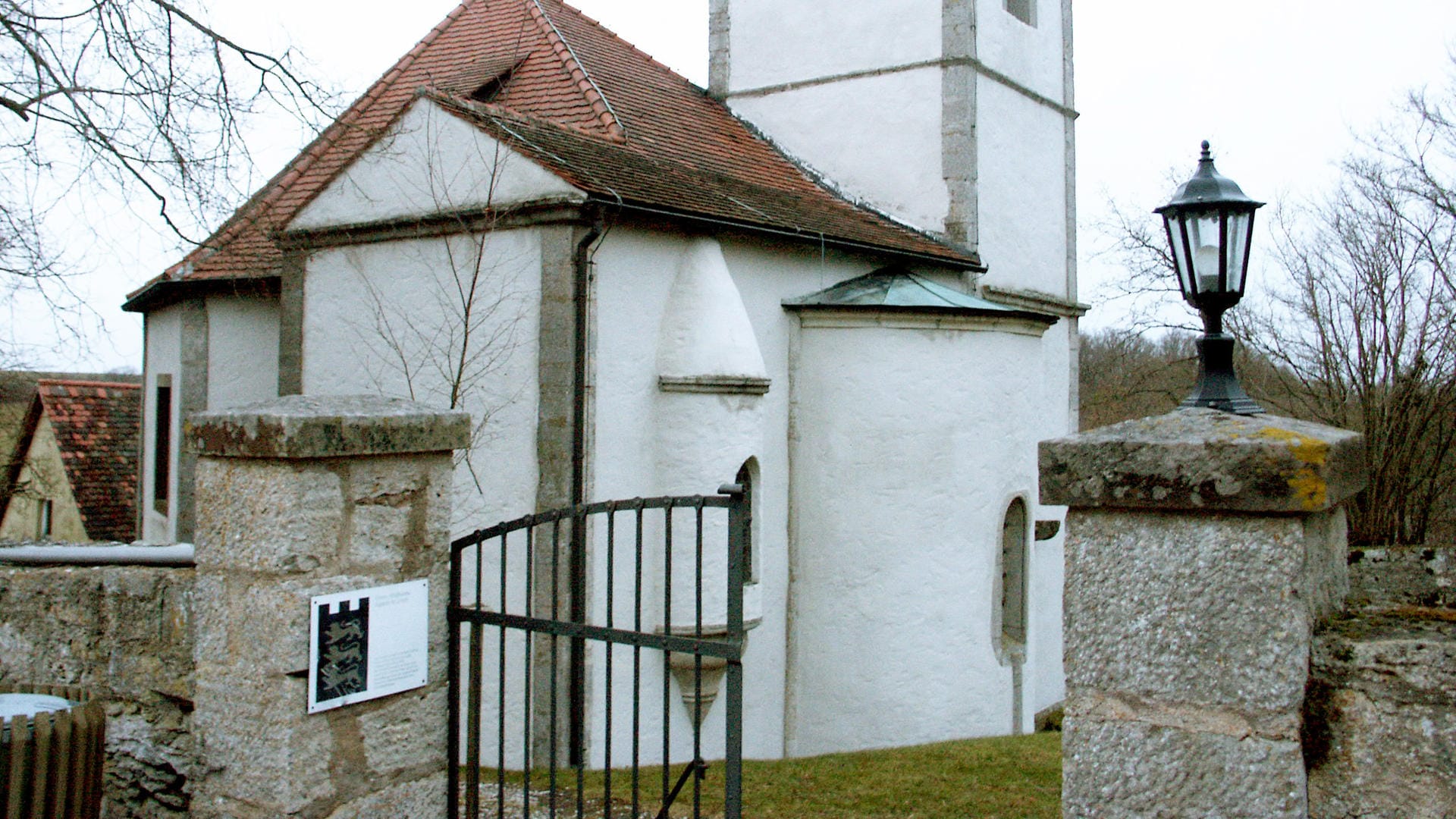 Die Ulrichskapelle in Creglingen: in der Nähe des Ortes starb ein Mann, als er seinen Enkel aus dem Eiswasser zog.