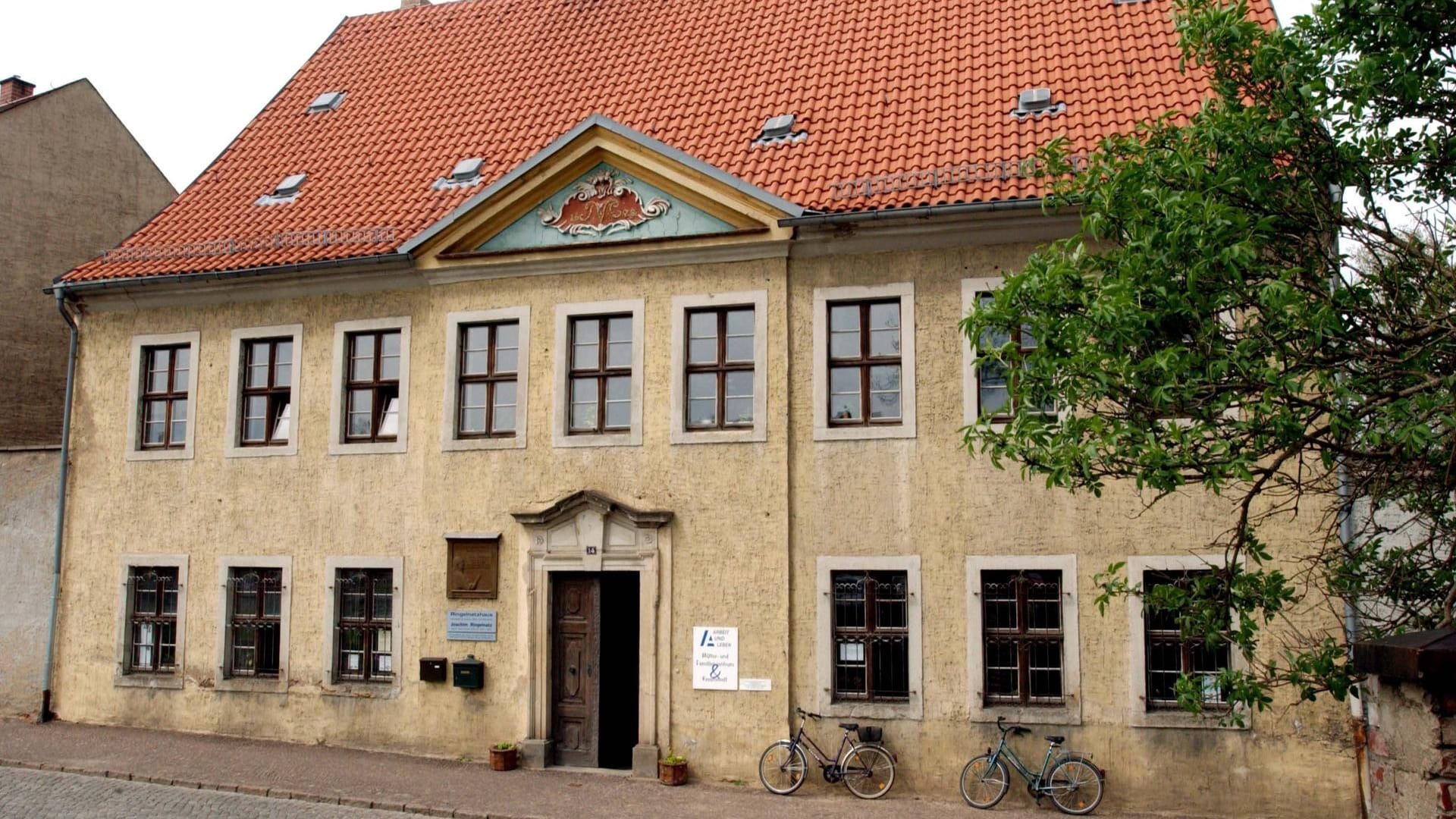 Ringelnatz-Haus in der Altstadt von Wurzen: hier schlugen zwei vermummte Täter eine schwangere Frau aus Eritrea zusammen. Ringelnatz-Haus in der Altstadt von Wurzen: hier schlugen zwei vermummte Täter eine schwangere Frau aus Eritrea zusammen.