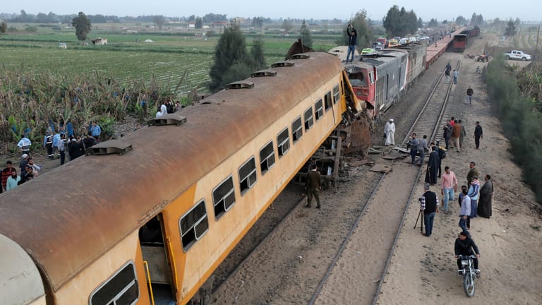 Zugunglück in Ägypten: mindestens 12 Menschen sind dabei gestorben.