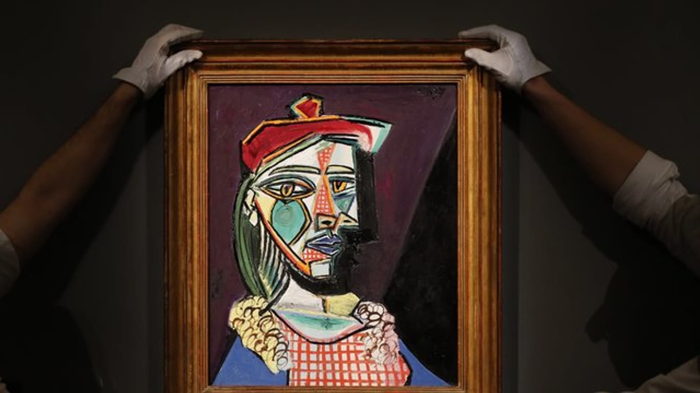 Pablo Picasso, Femme au béret et la robe quadrillée (Marie-Thérèse Walter), 1937.