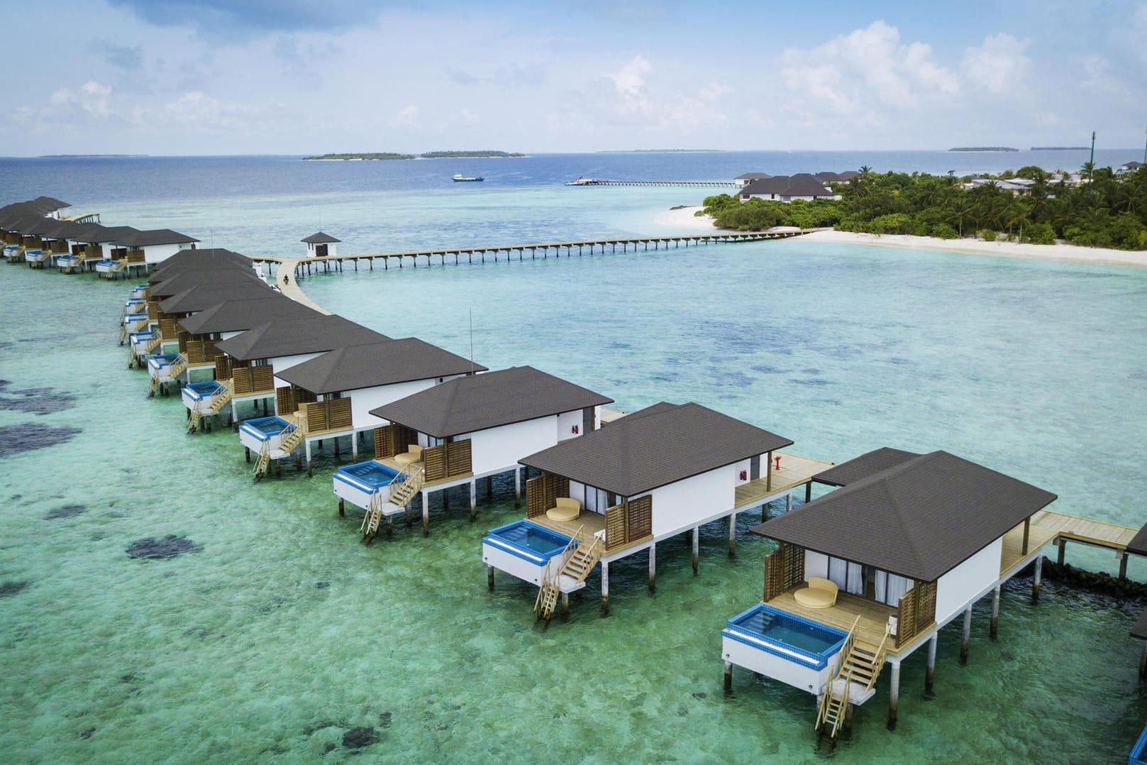 Wasserbungalows im Robinson Club Noonu, Malediven.