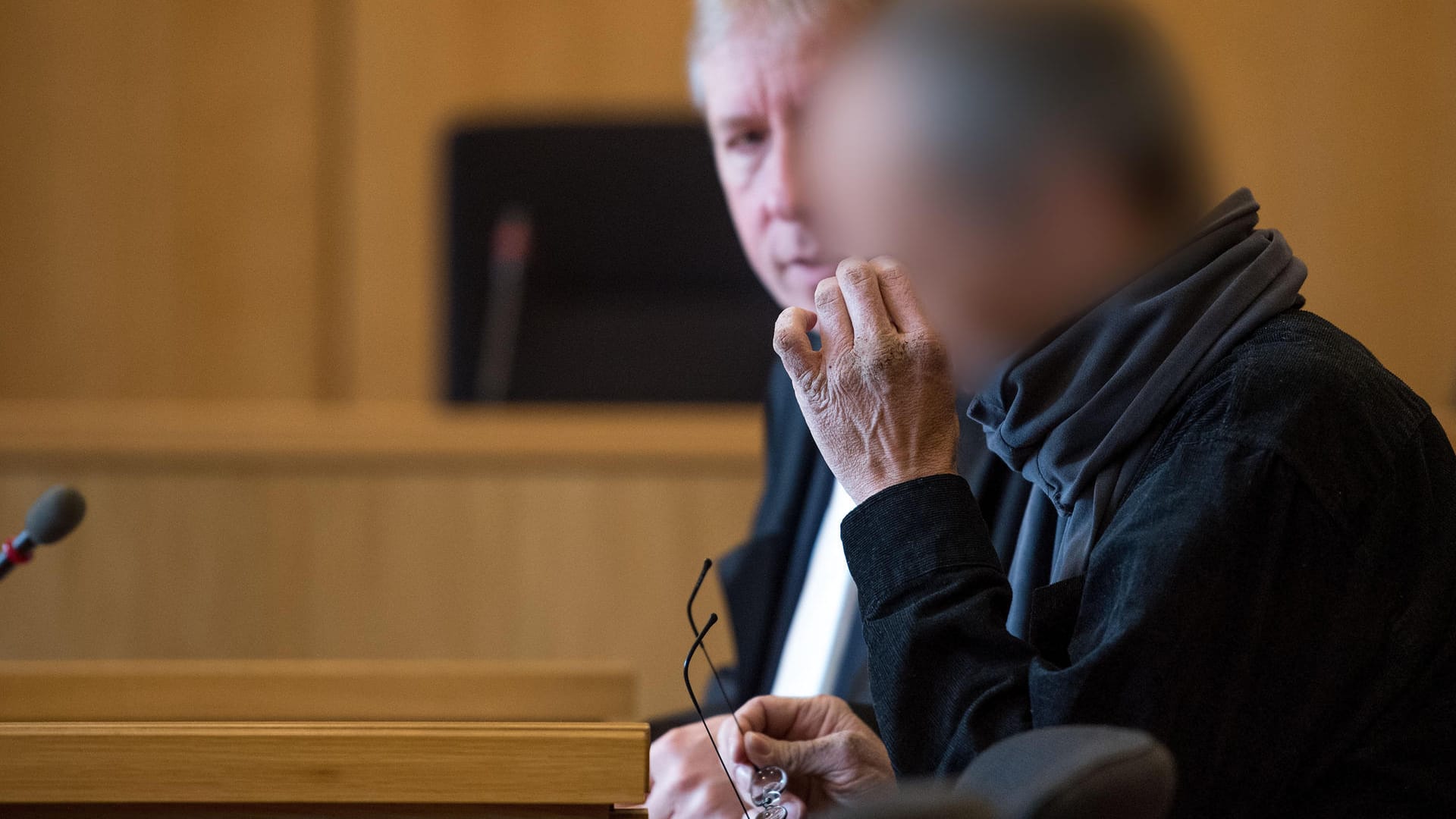 Der 53 Jahre alte Mann vor Gericht: Im Prozess gestand er, Rohrreiniger auf dem Spielplatz verstreut zu haben Der 53 Jahre alte Mann vor Gericht: Im Prozess gestand er, Rohrreiniger auf dem Spielplatz verstreut zu haben