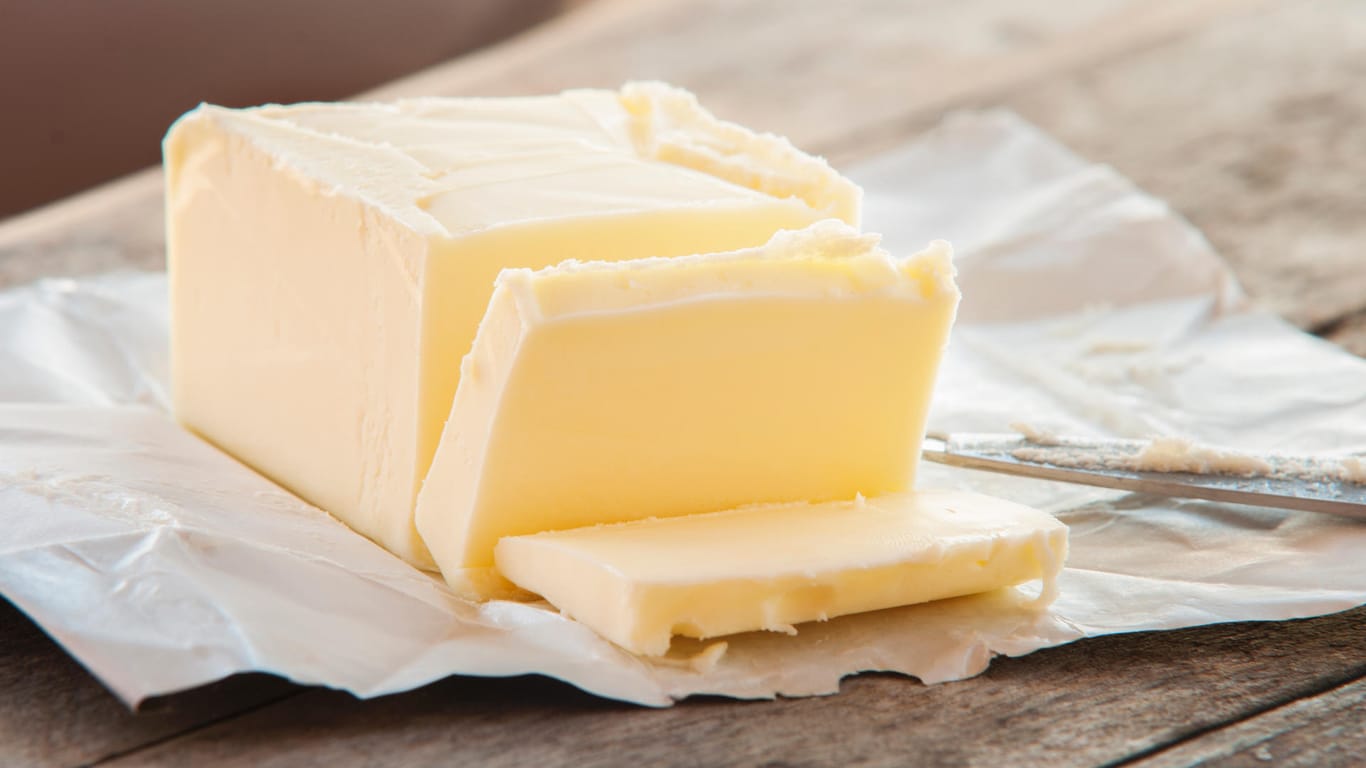 Ein Päckchen Butter: Aldi erhöht die Preise für Butter um 30 Cent.