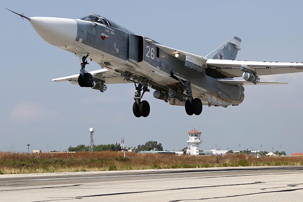 Ein russischer SU-24-Bomber beim Einsatz in Syrien: Den Syrienkonflikt nutzte Russland auch, um für die eigene Militärtechnologie zu werben.