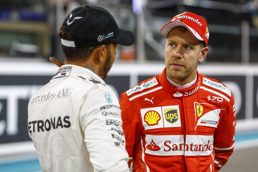 Lewis Hamilton (l.) und Sebastian Vettel sind große Rivalen.