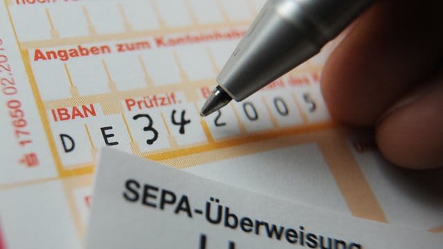 Händler dürfen seit Mitte Januar für Überweisungen kein zusätzliches Entgelt verlangen. Händler dürfen seit Mitte Januar für Überweisungen kein zusätzliches Entgelt verlangen.