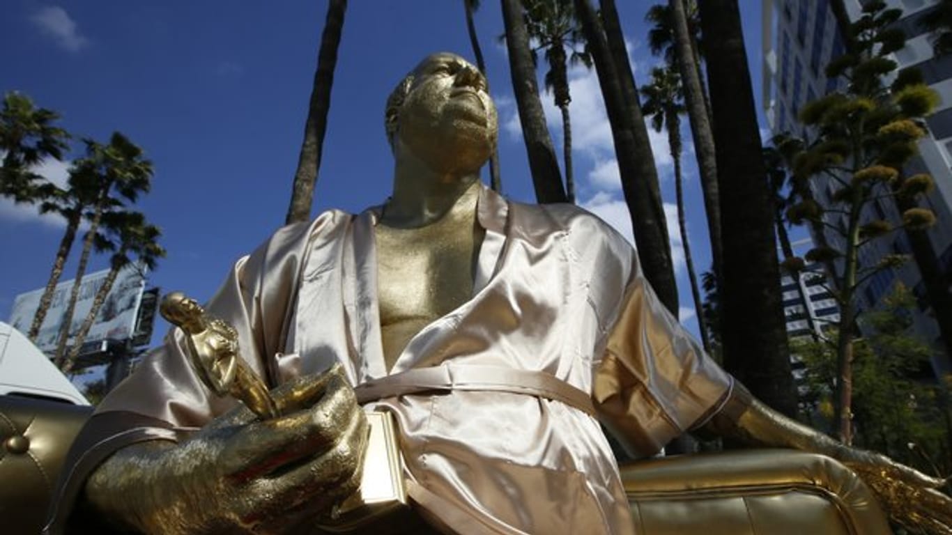 Harvey Weinstein in Gold auf dem Hollywood Boulevard.