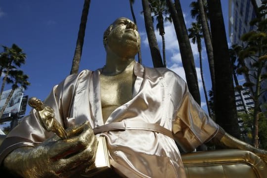 Harvey Weinstein in Gold auf dem Hollywood Boulevard.