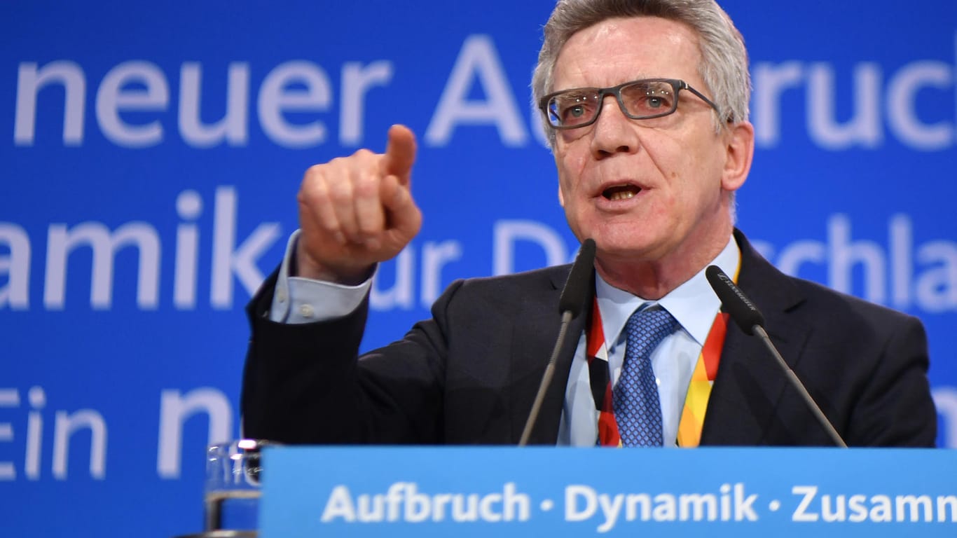 Jetzt sei der Weg frei "für einen klugen und ausgewogenen Kompromiss", sagte der geschäftsführende Bundesinnenminister Thomas de Maizière (CDU).