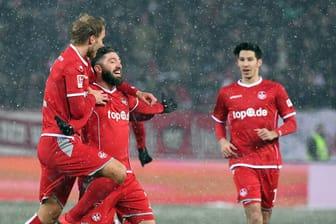 K'lautern - Union: Brandon Borrello (1. FC Kaiserslautern) und seine Teamkollegen feiern das 1:0.